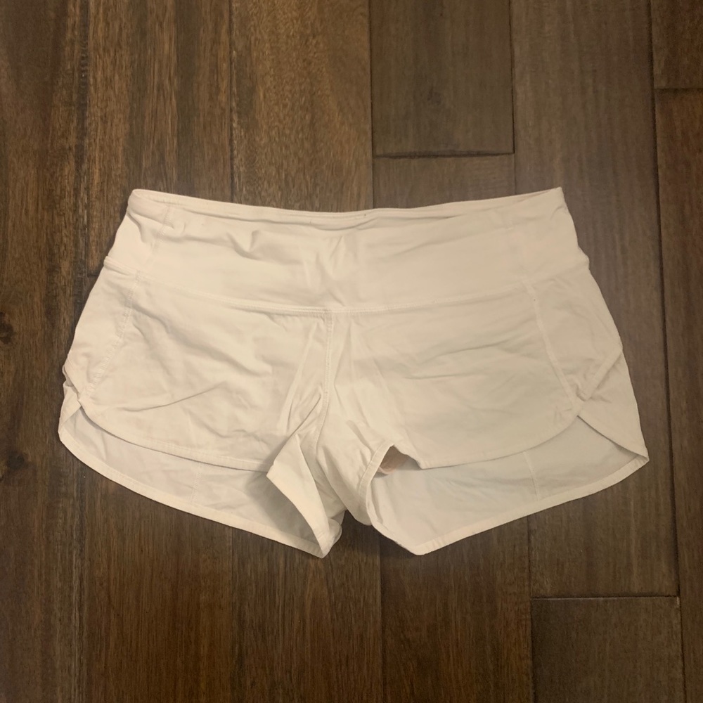 white luluemon 2.5 speed up shorts
